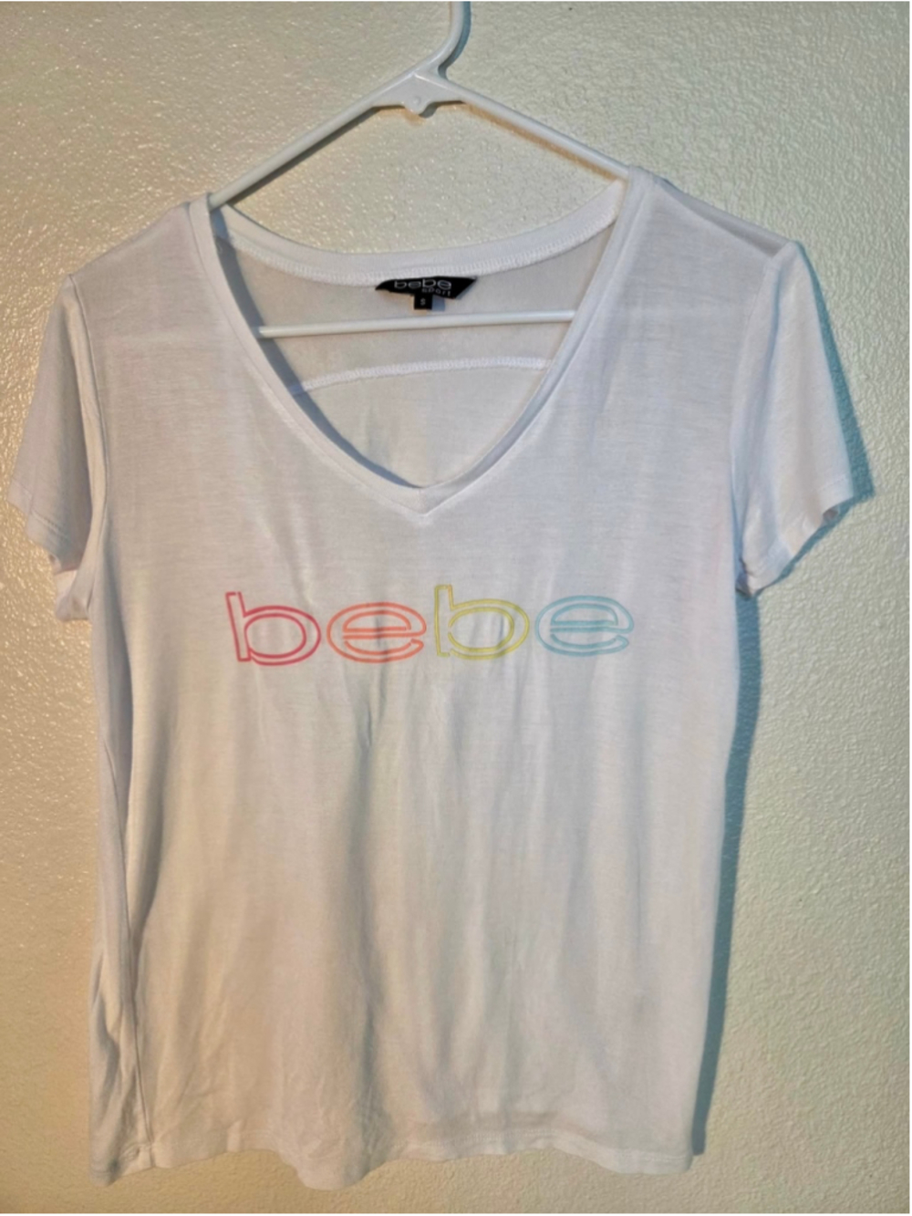 bebe sport Women’s Rainbow Logo V-Neck Mesh Yoke T-Shirt White Size S W-179